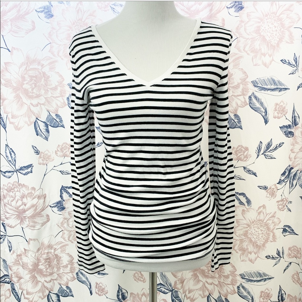 a new day | Striped Long Sleeve V-Neck Top Medium